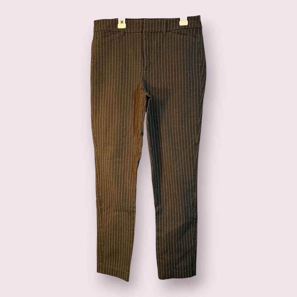 Old Navy High-Rise Pixie-Skinny
Black & White Pin Stripes 
Size 8 Tall